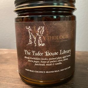 Mythologie candle Tudor house library